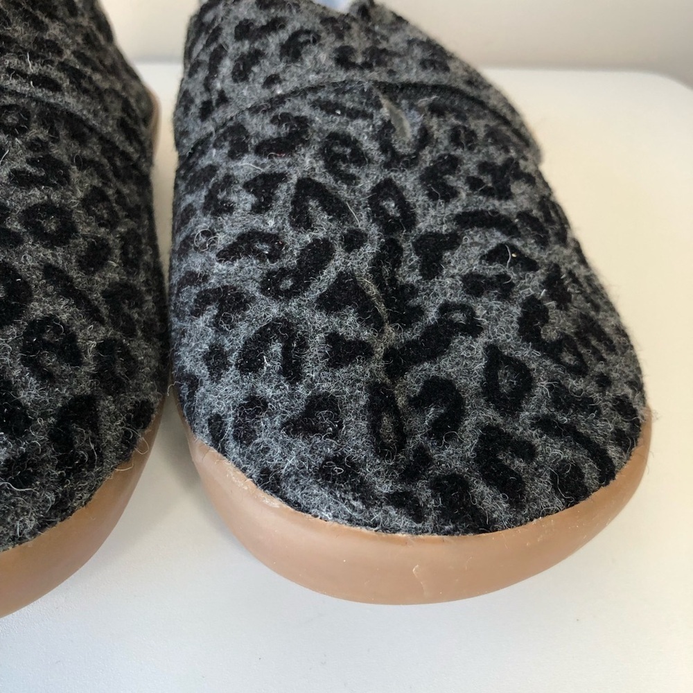 Pure Wool Cozy Feet Gray Leopard Print Rubber Sole Velcro Strap Slipper Shoes 6 - Picture 3 of 9